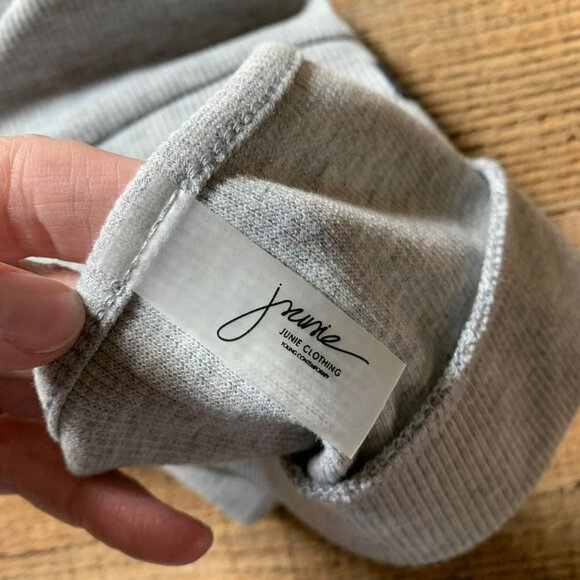 Junie Clothing Womens Ribbed Knit Cropped Halter Top in Gray -S - Picture 6 of 7